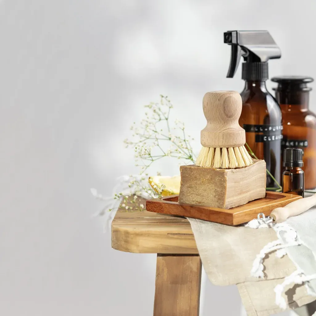 Produits nettoyage naturels — illustration de l'article « Les astuces de grand-mère pour nettoyer les tapis »