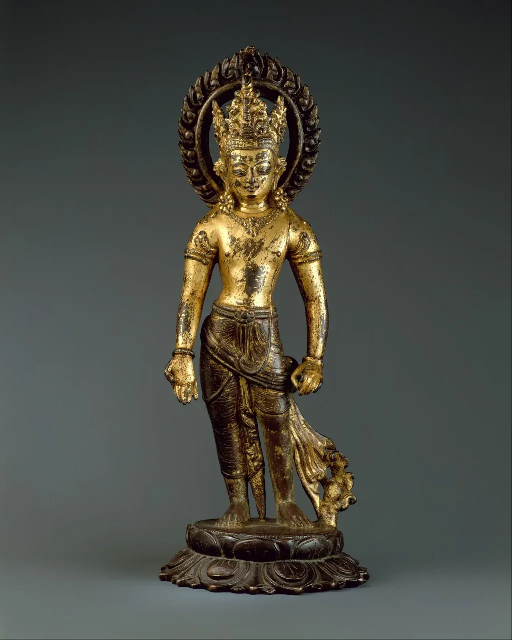 Statue dorée d'Avalokiteshvara, bodhisattva de la compassion infinie