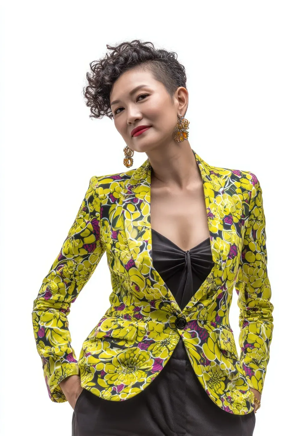 Veste fleurie style — illustration de l'article « Morphologie en V, comment s'habiller 1/2 »