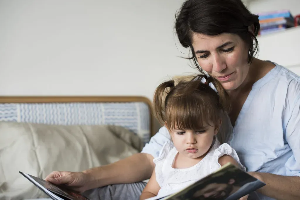 Mere fille album photo — illustration de l'article « Éduquer son enfant : Mode d’emploi »