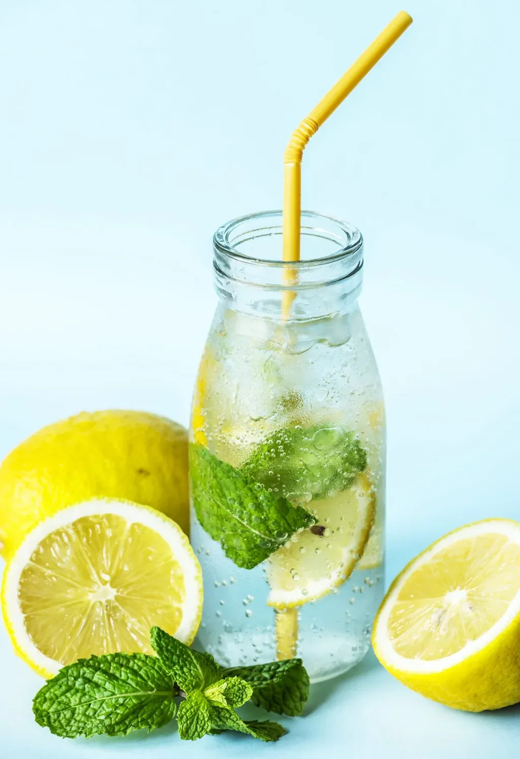Eau citron menthe — illustration de l'article « Le citron pour réduire son tour de taille »