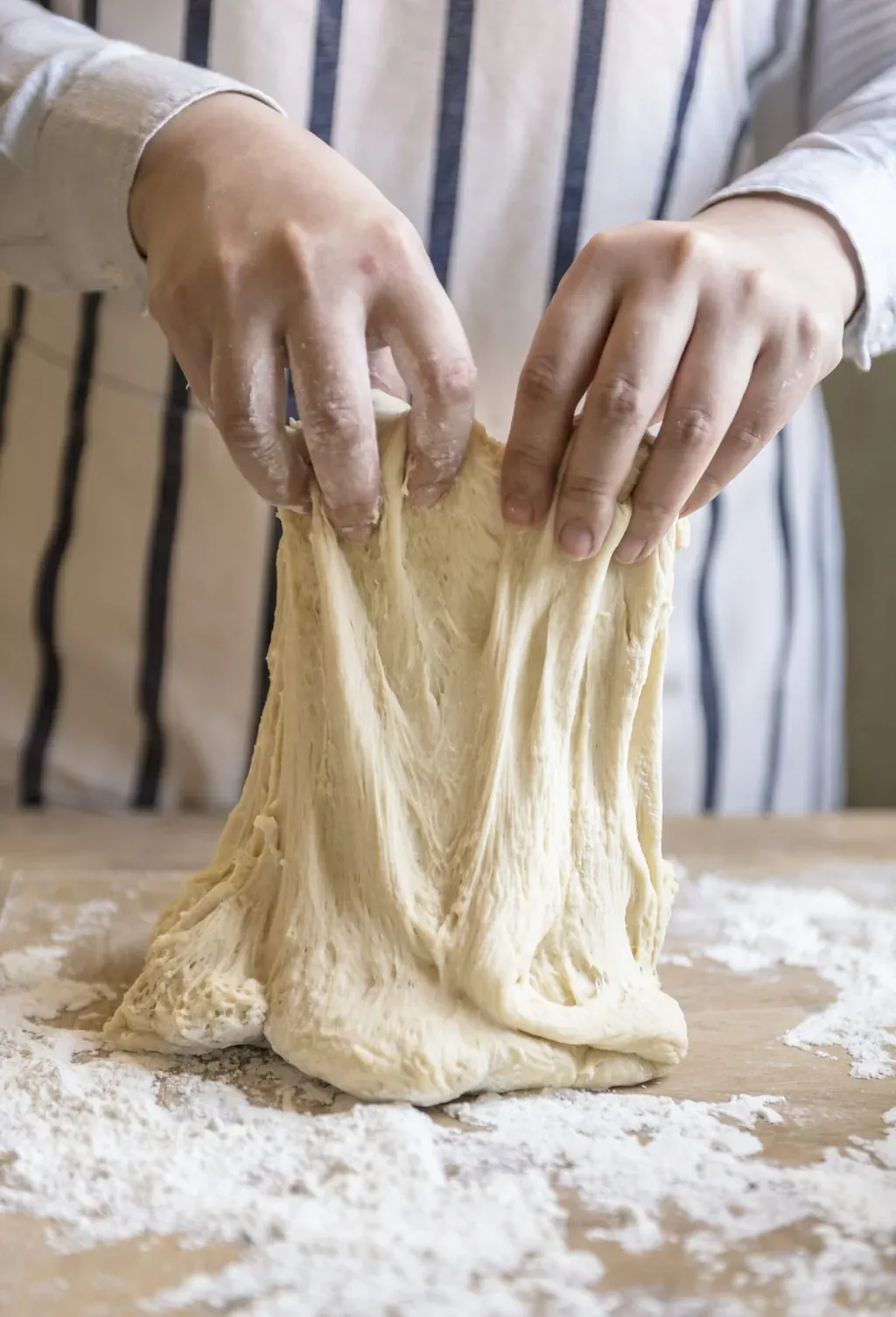 Pate pizza petrissage — illustration de l'article « La meilleure recette de calzone au poulet »