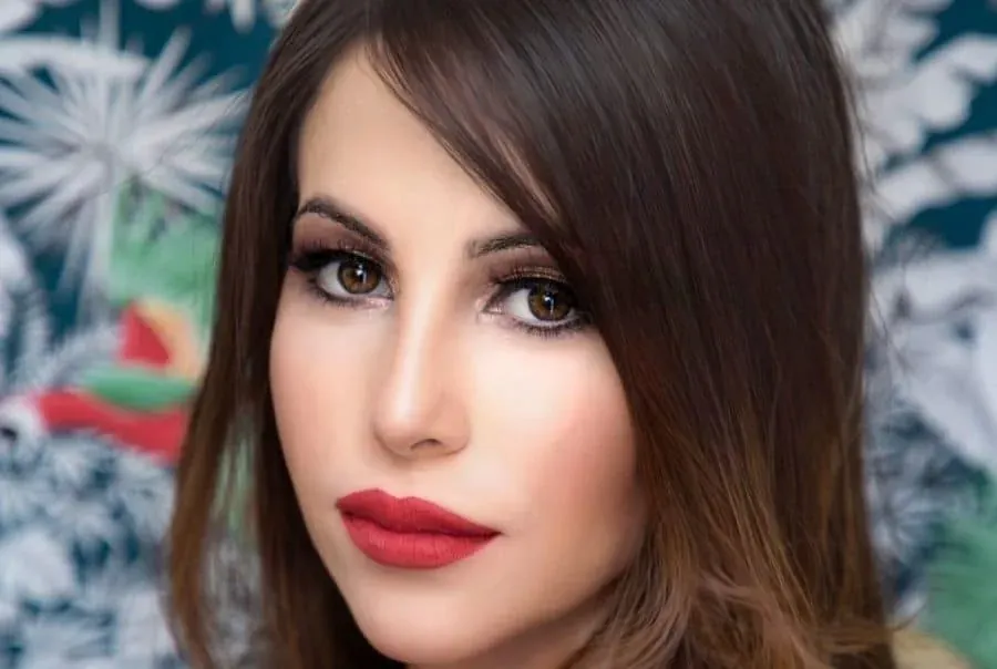 Narjess Khalfallah, fondatrice de Narcisse Senteurs Créatives, en couverture de La Sultane