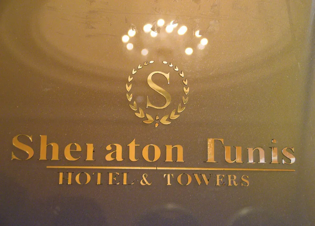 Enseigne du Sheraton Tunis Hotel & Towers