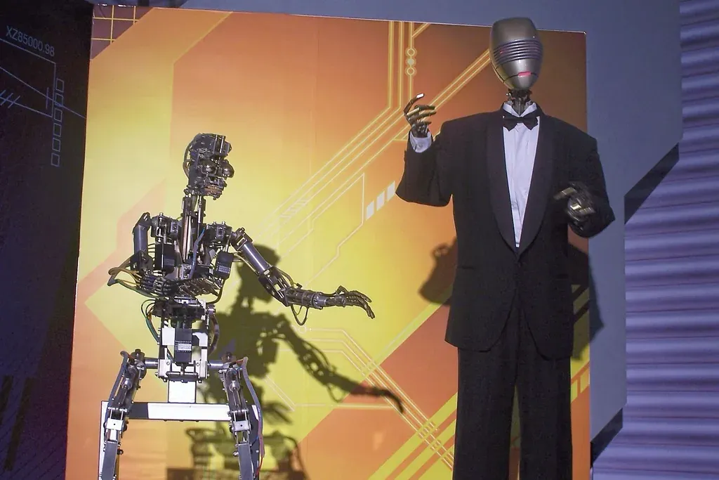 Robots humanoïdes présentés dans une exposition scientifique