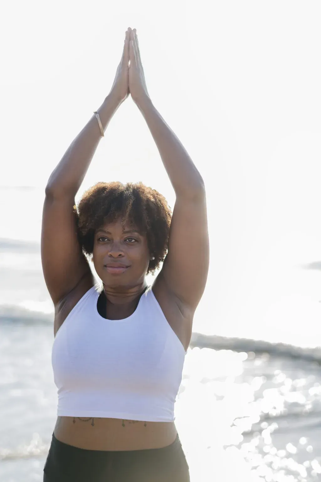 Yoga plage energie — illustration de l'article « L’analyse bioénergétique, pourquoi ça marche? »