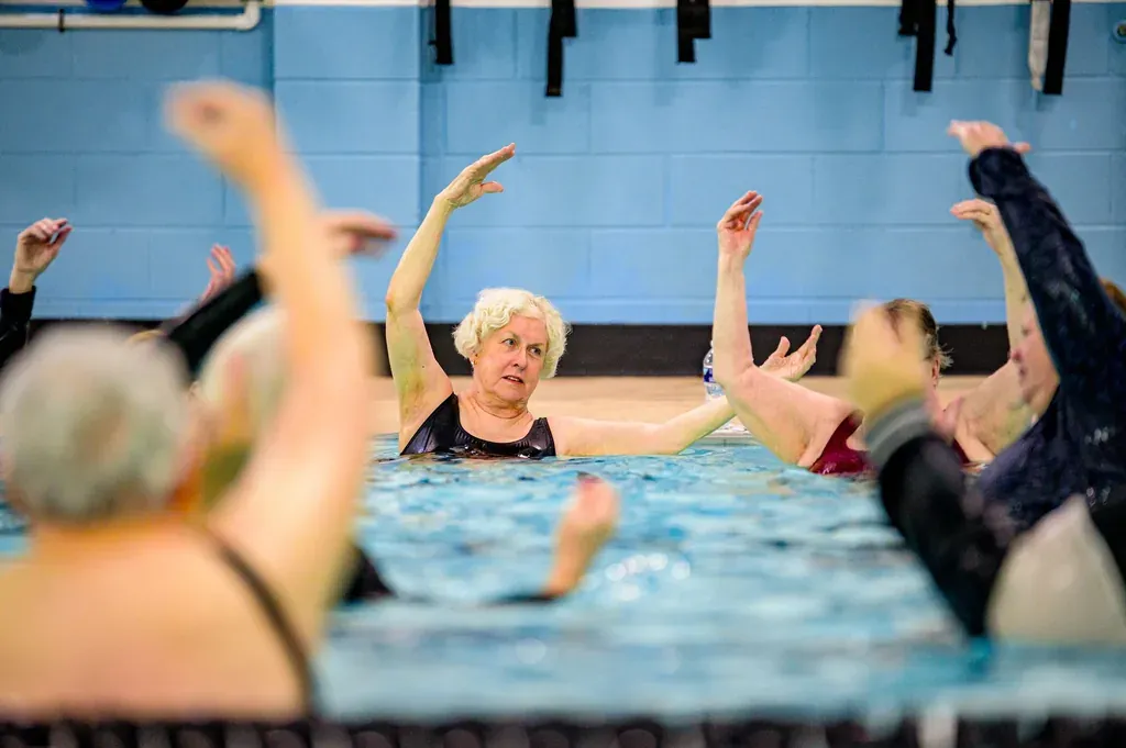 Aquagym piscine cours — illustration de l'article « L'aquagym, un effort doux et efficace ! »