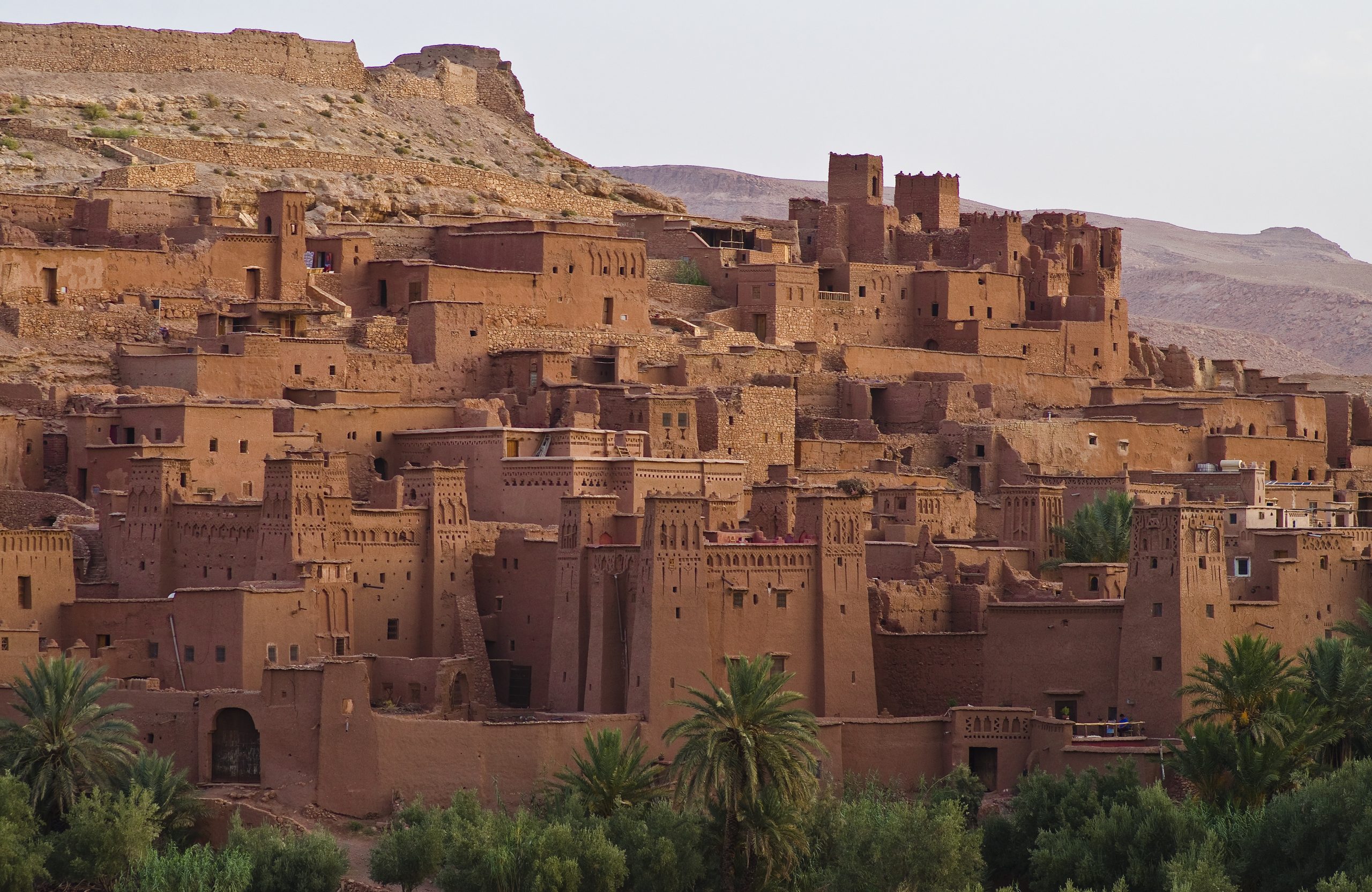 Le ksar d'Aït-Ben-Haddou, terre et palmes