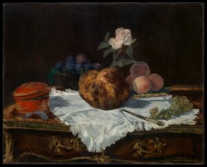 Nature morte : pain et pâtisseries posés sur une nappe blanche