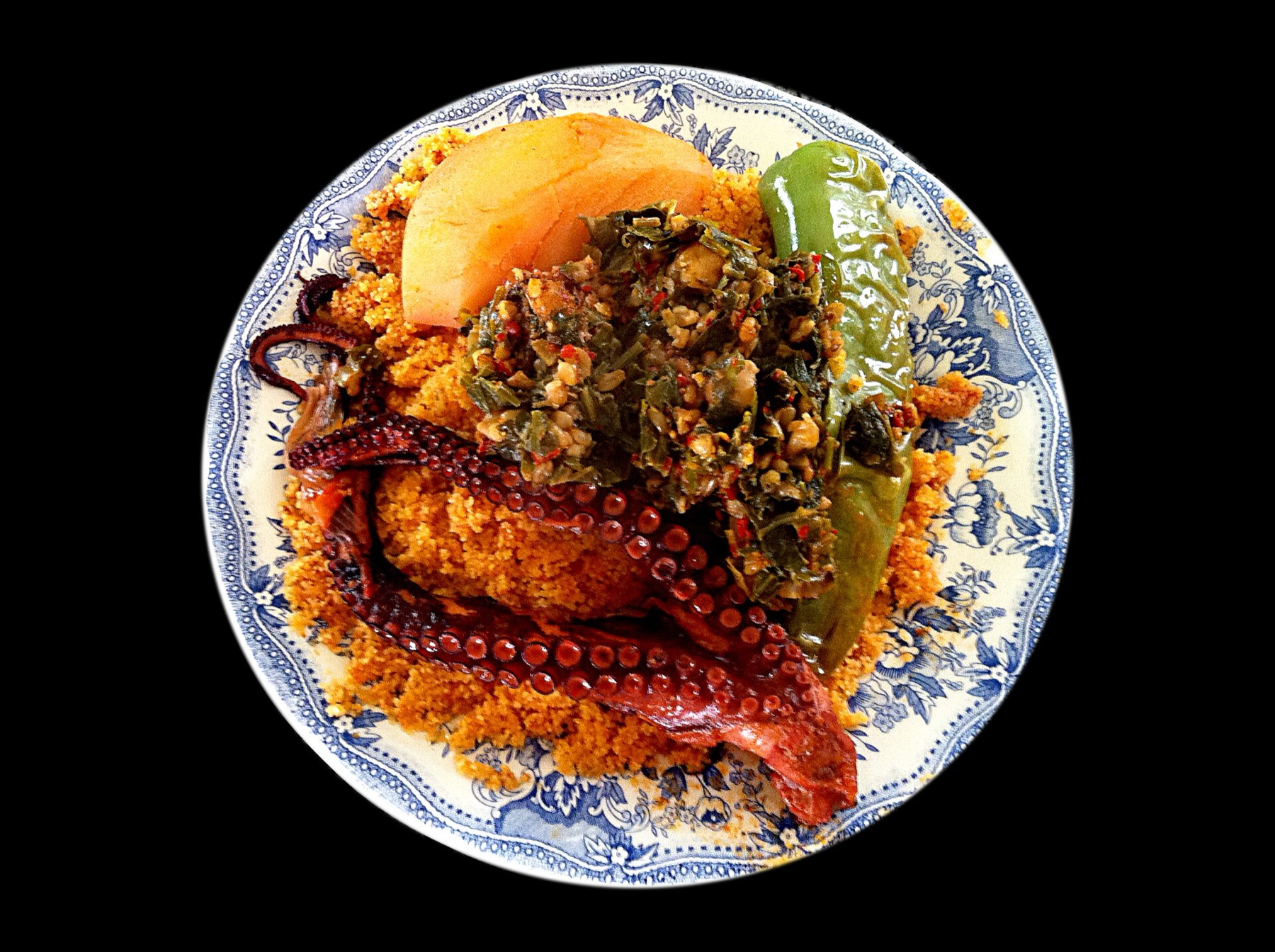 Couscous de la mer au poulpe servi à Sayada — tradition tunisienne du couscous au poisson