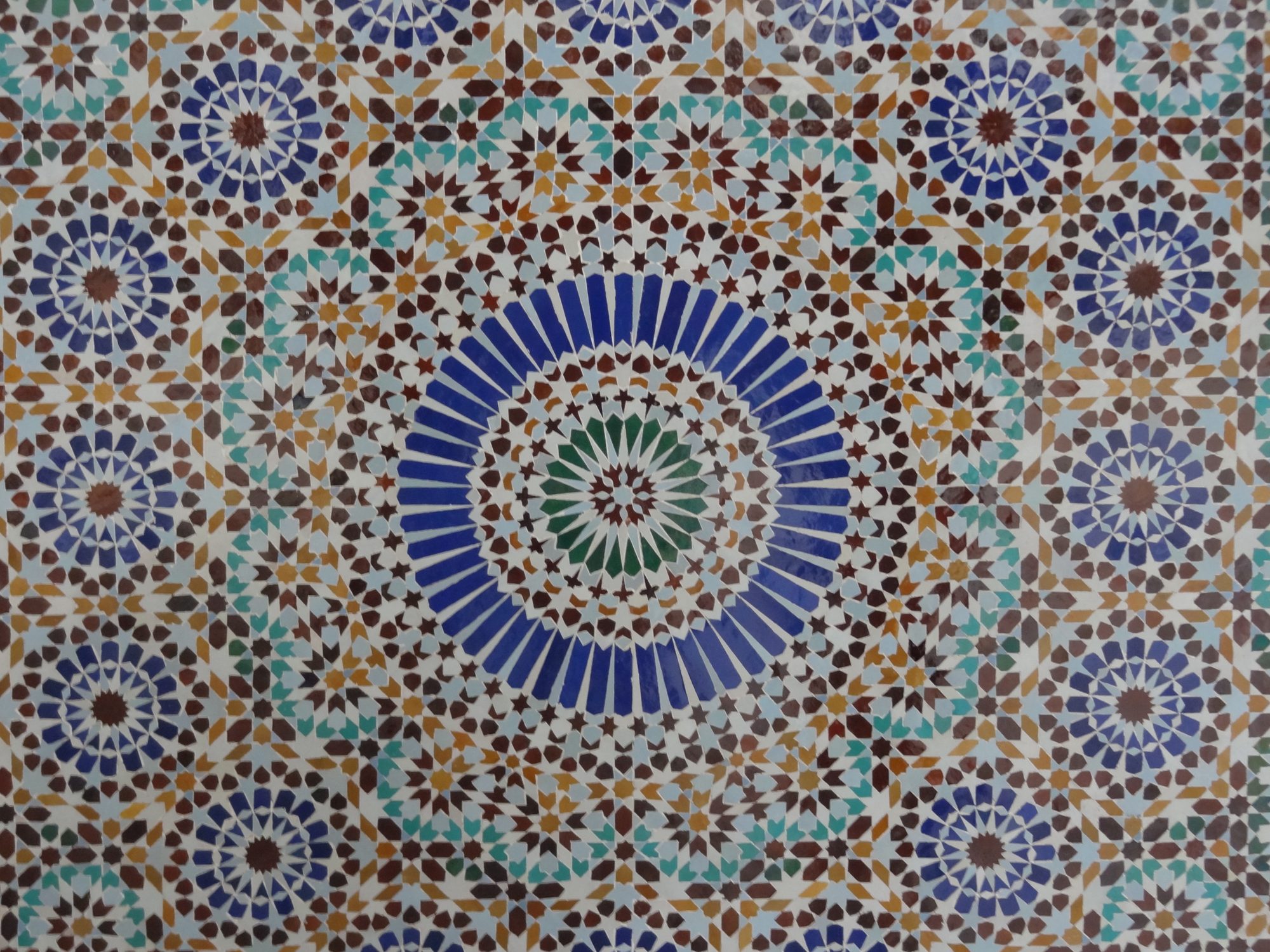 Mosaique zellige couleurs — illustration de l'article « Mehdi Benedetto, la mosaïque a un talent »