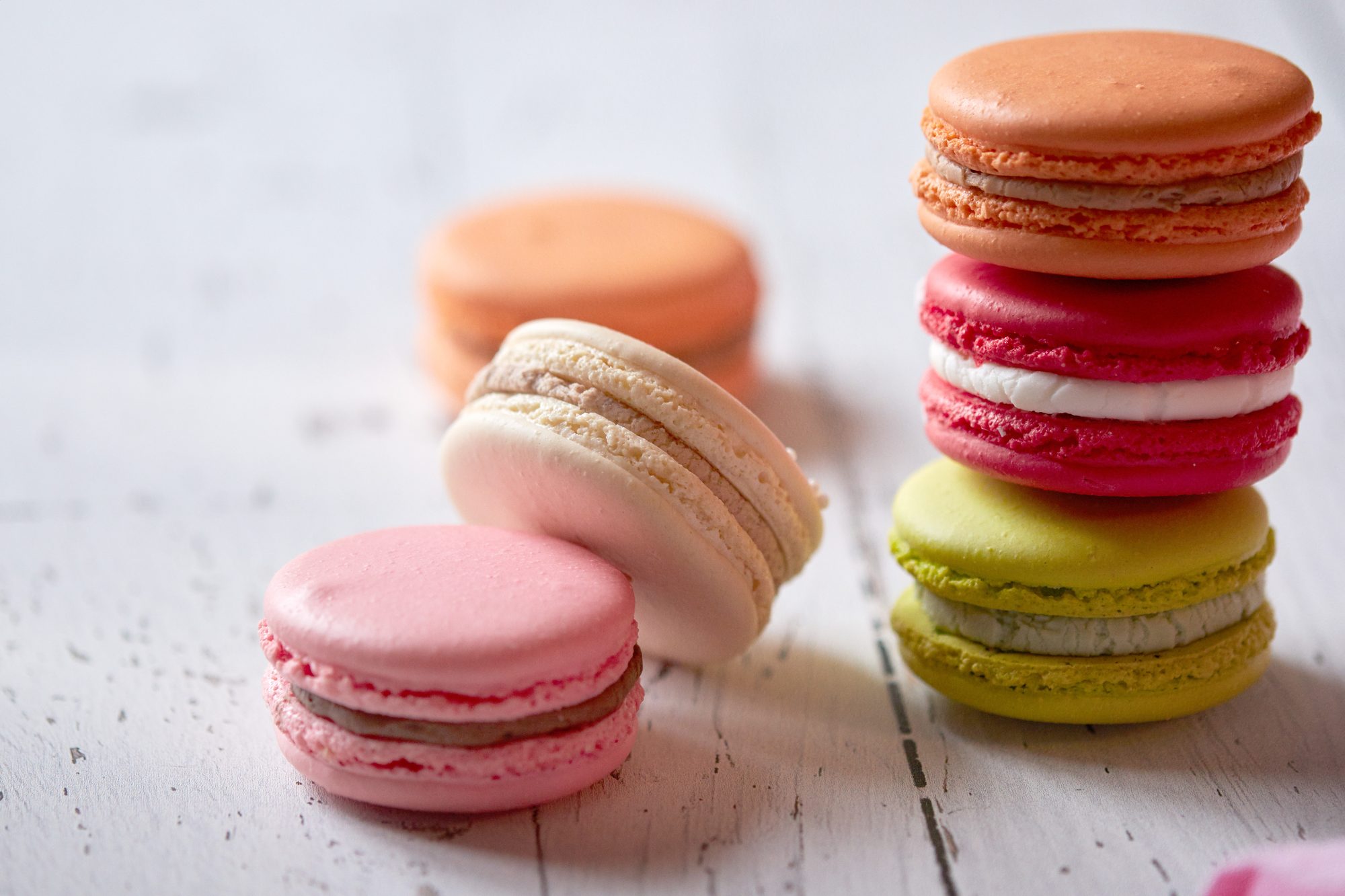 Macarons empiles — illustration de l'article « Recette Macarons des rois (à la frangipane) »